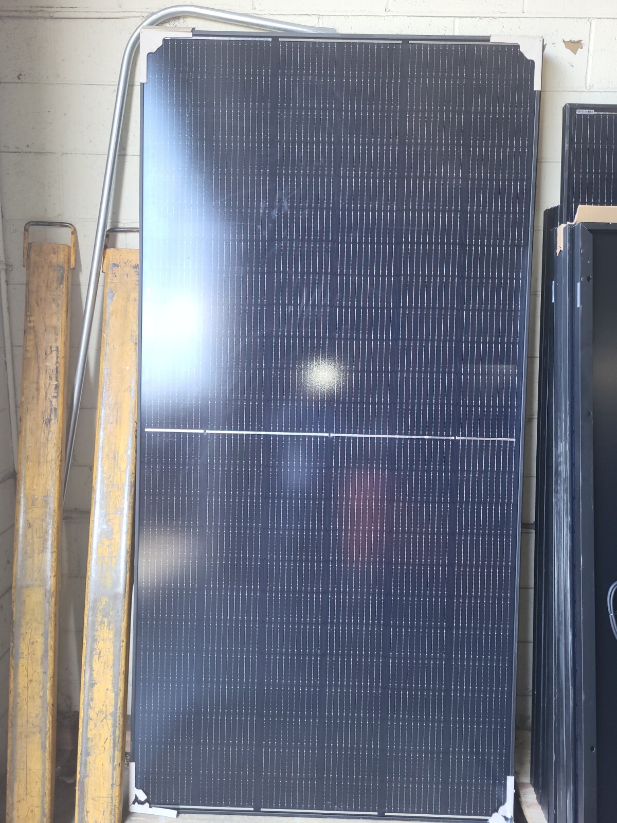 LA SOLAR 550W BLACK ON BLACK Solar Panel