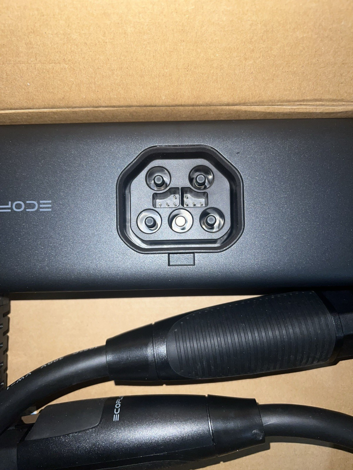 EcoFlow Double Voltage Hub – Power Input/Output (DELTA Pro)