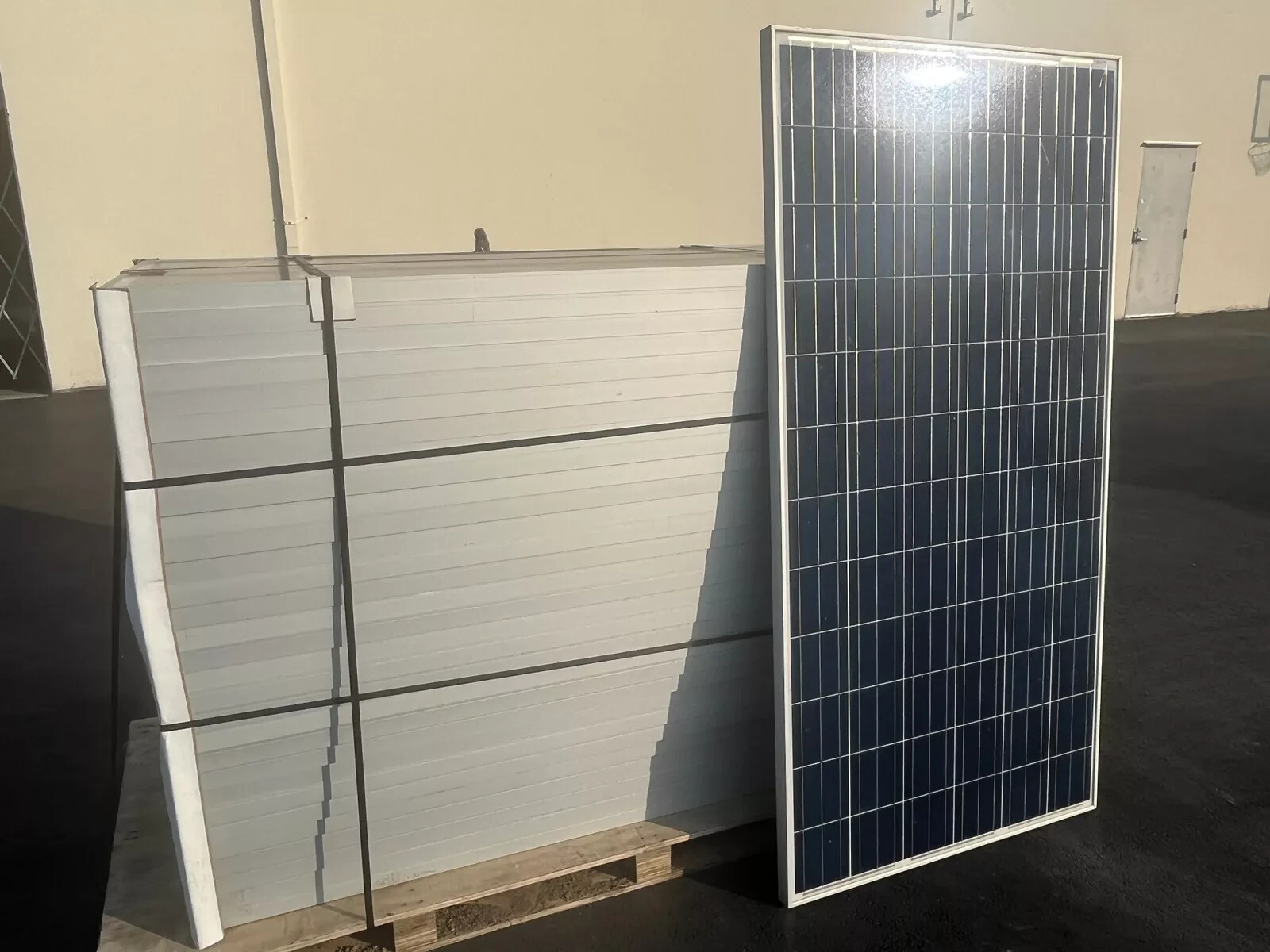 LOT OF 25 JA Solar 300 Watt 72-cell Multicrystalline Solar Panel JAP6-72-300/3BB