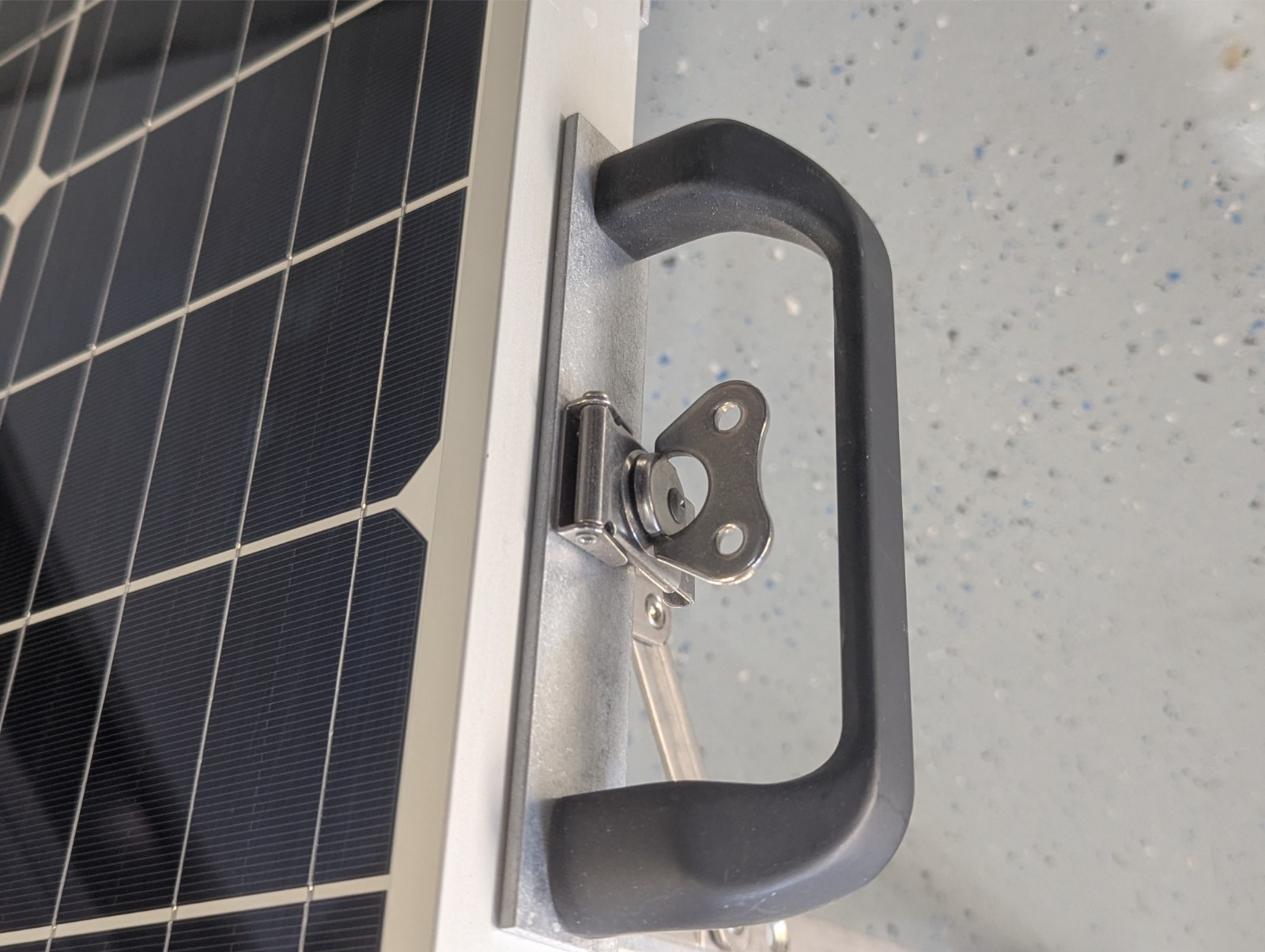 Zamp Solar 140-Watt Portable Solar Panel Kit USW1002