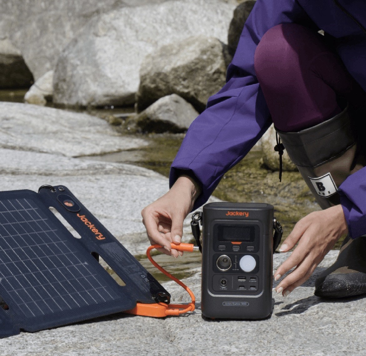 Jackery Explorer 300D Portable Power Station – 288Wh – solar panels included
