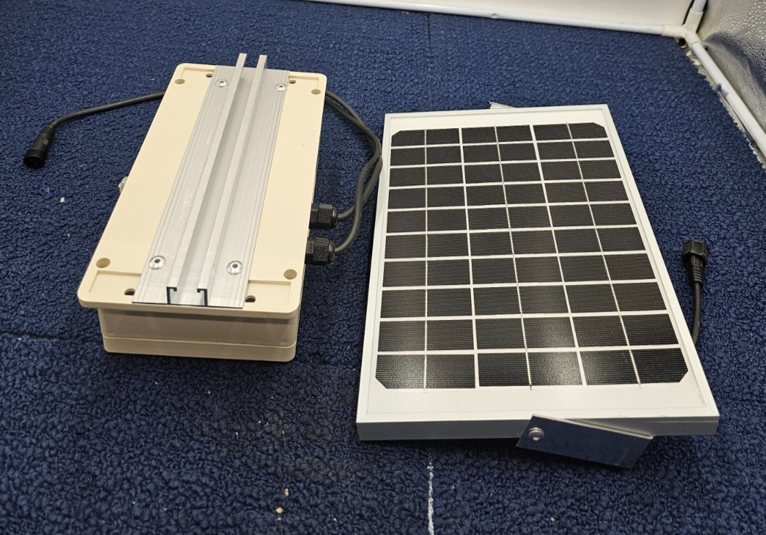 AI-S8W 8W Solar Panel, Size 300x200x17mm Mono-Crystalline Silicon Solar Panel