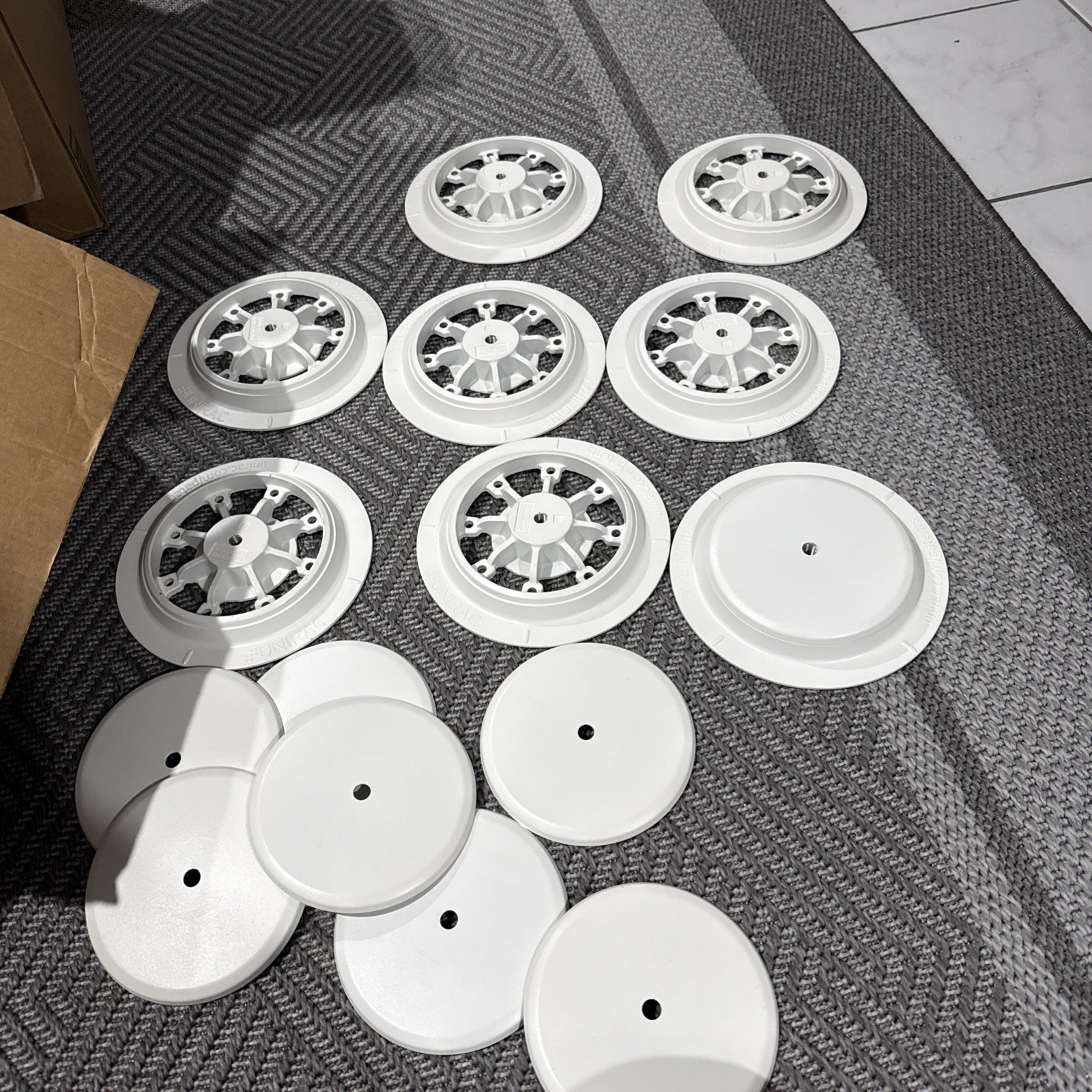 8x Unirac White Flat Roof Attachment Assemblies M60950 Solar (lot Of 8)No Screws