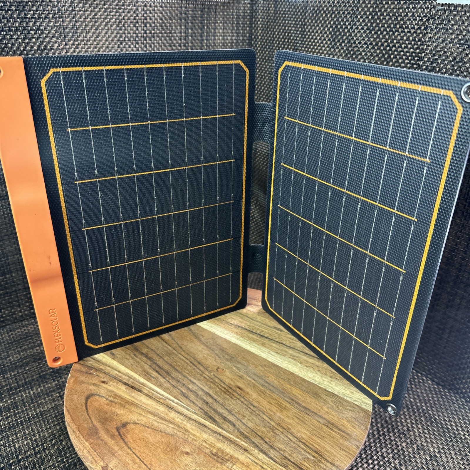 20W High Conversion Solar Panel with Dual USB Outputs for Smart Devices