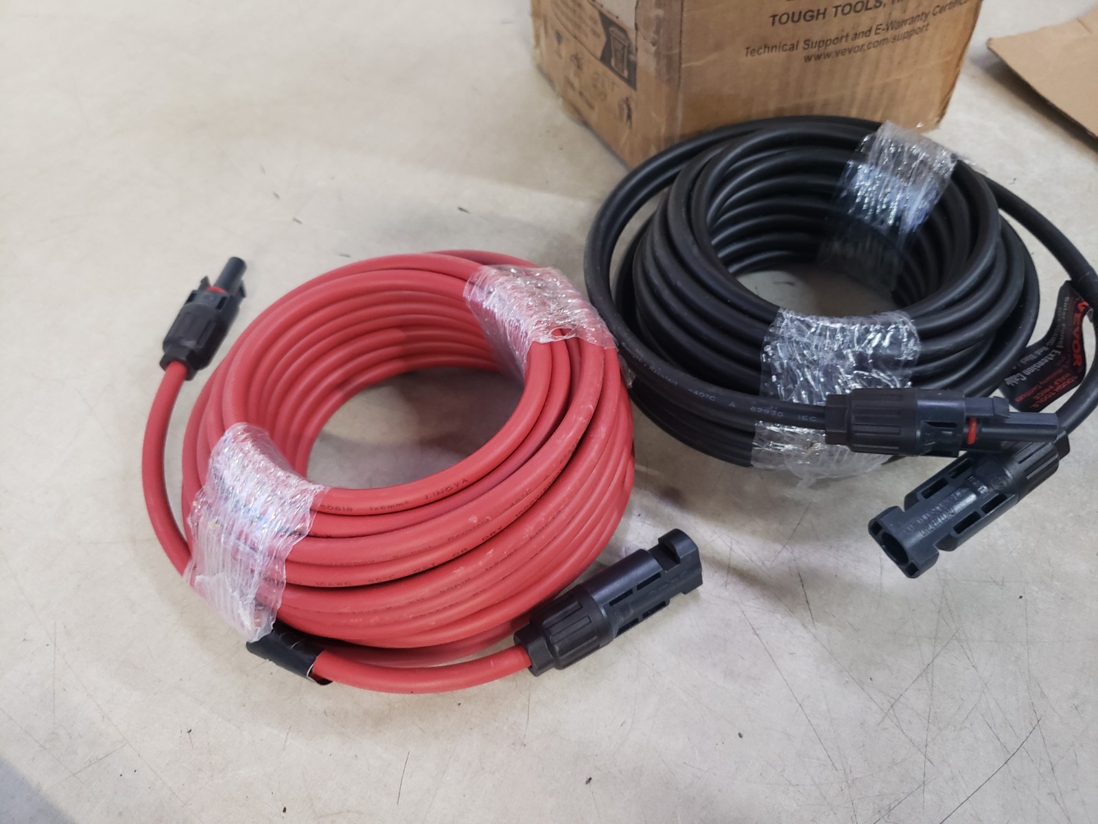 VEVOR 30FT Solar Panel Extension Cable 10AWG Wire Flame Retardant with Connector