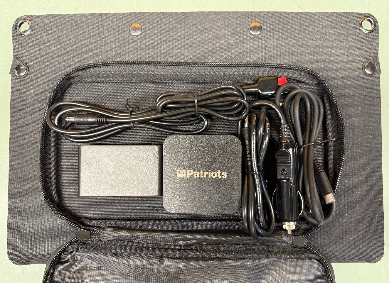 4Patriots Patriot Power Bank V3 w/ Folding Solar Panel Charger Kit – Barely Used