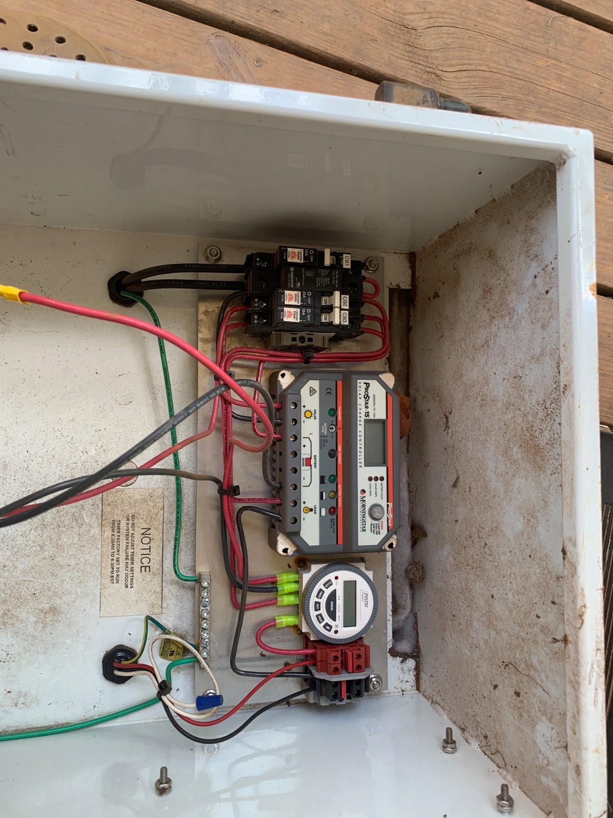 MORNINGSTAR PS-15M 12/24 VOLTS 15 AMP CHARGE CONTROLLER