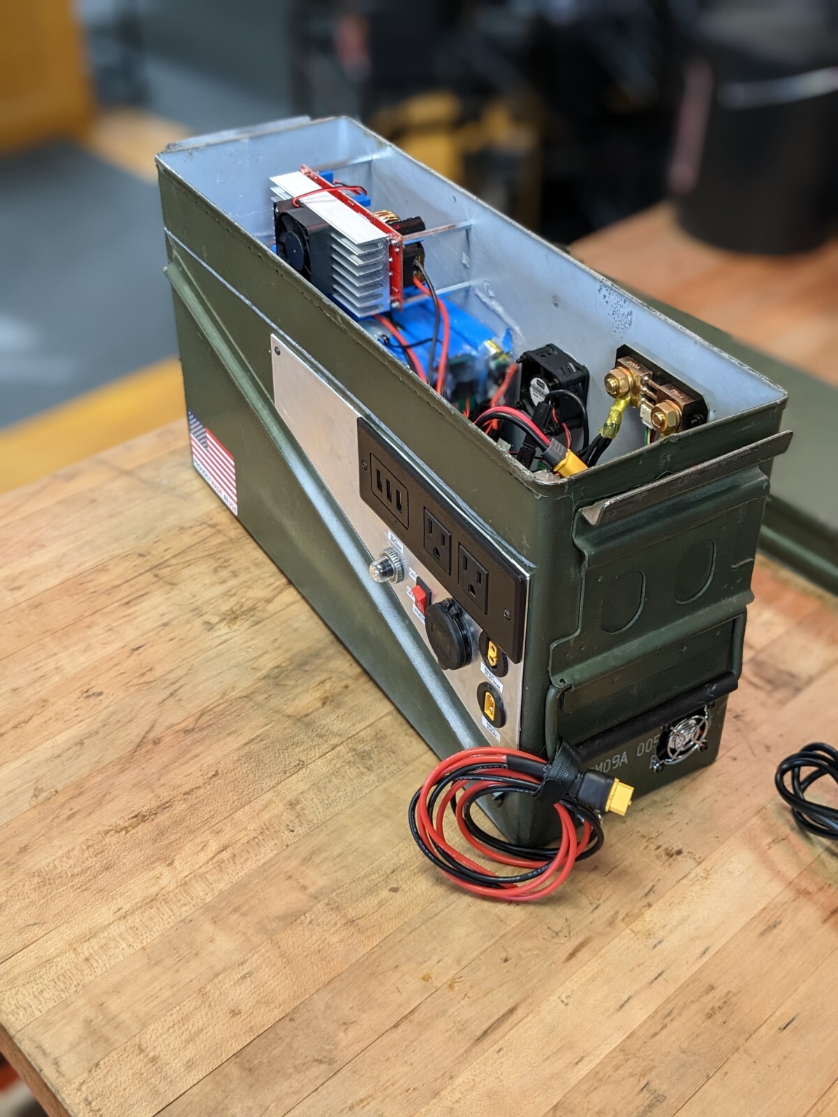 Off Grid Ammo Can Backup Battery Solar Generator 1500wh Capacity 600w Inverter