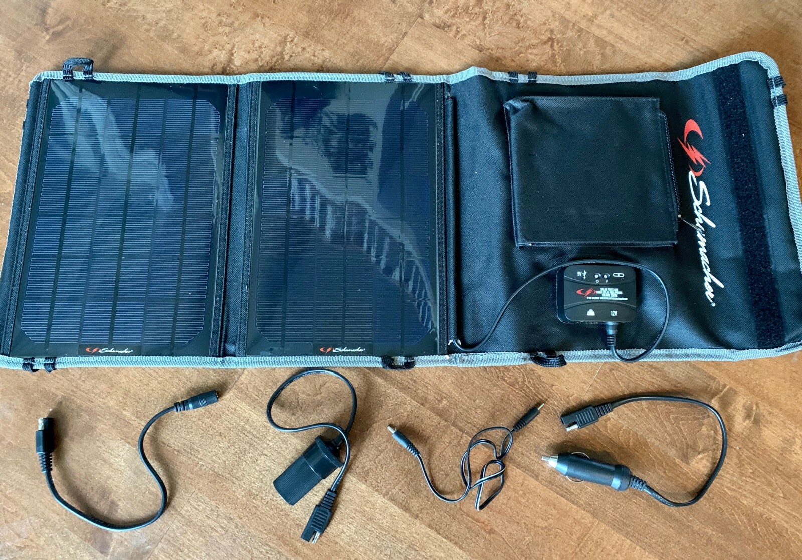 Schumacher SP-100 10W Foldable Solar Panel Charger, Power Regulation, Chainable