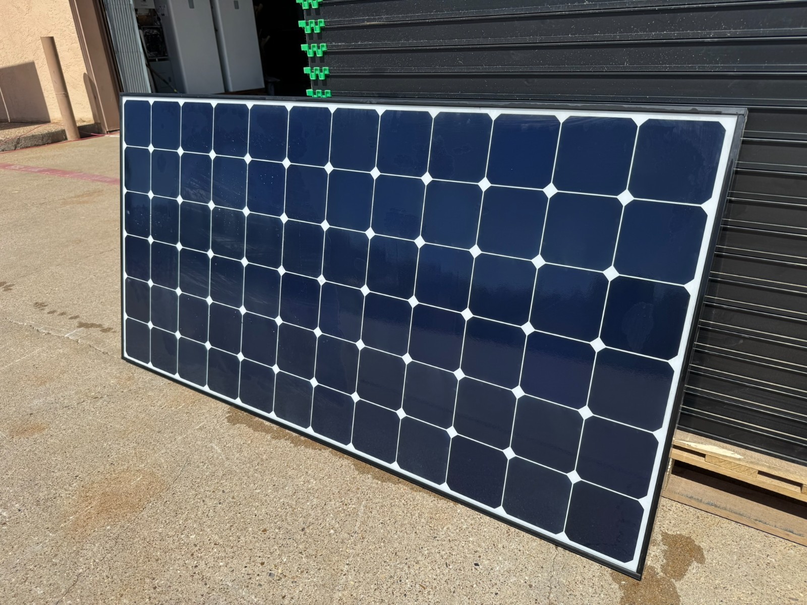 Sunpower Solar Panels 240W Lot of 20 Pieces. SPR-240E-WHT-U ACPV