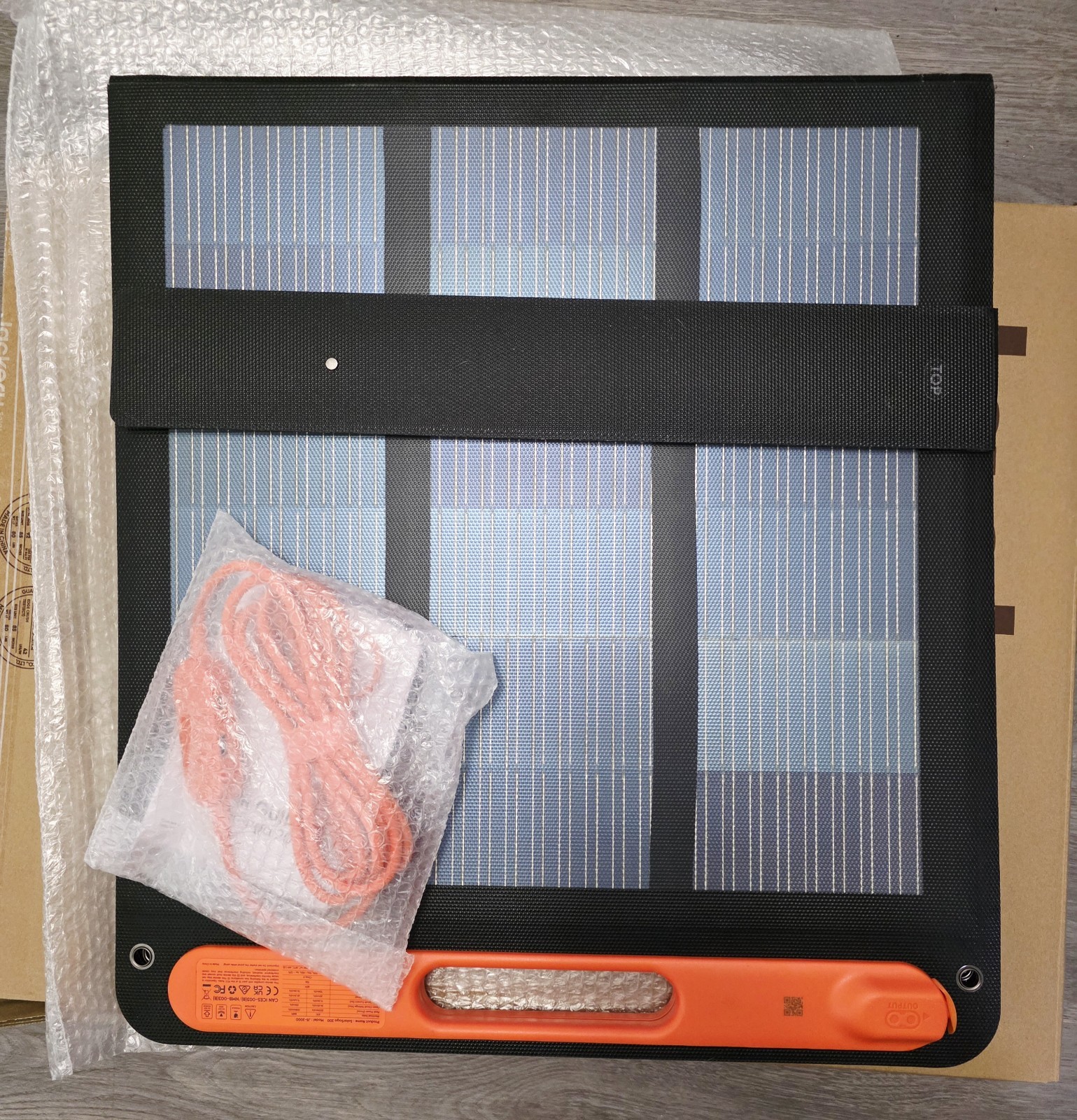 Jackery SolarSaga 200 200W Foldable Portable Monocrystalline Waterproof MC4
