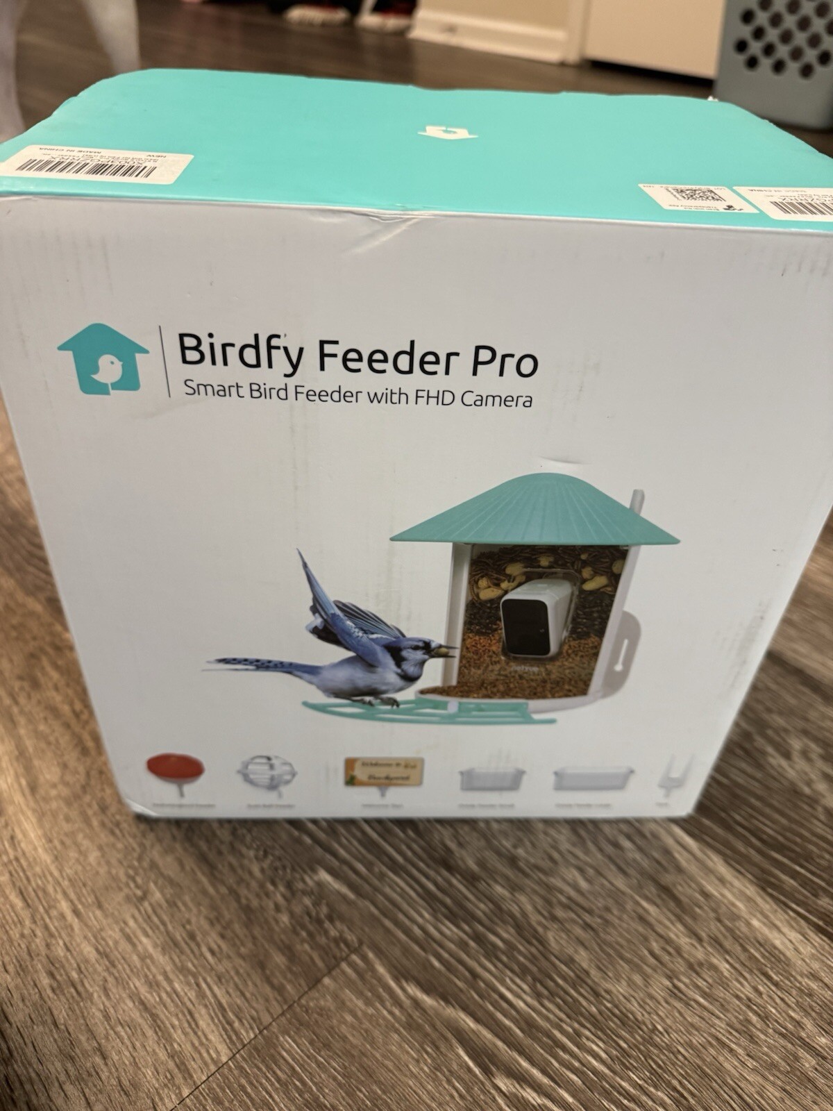 Smart bird feeder