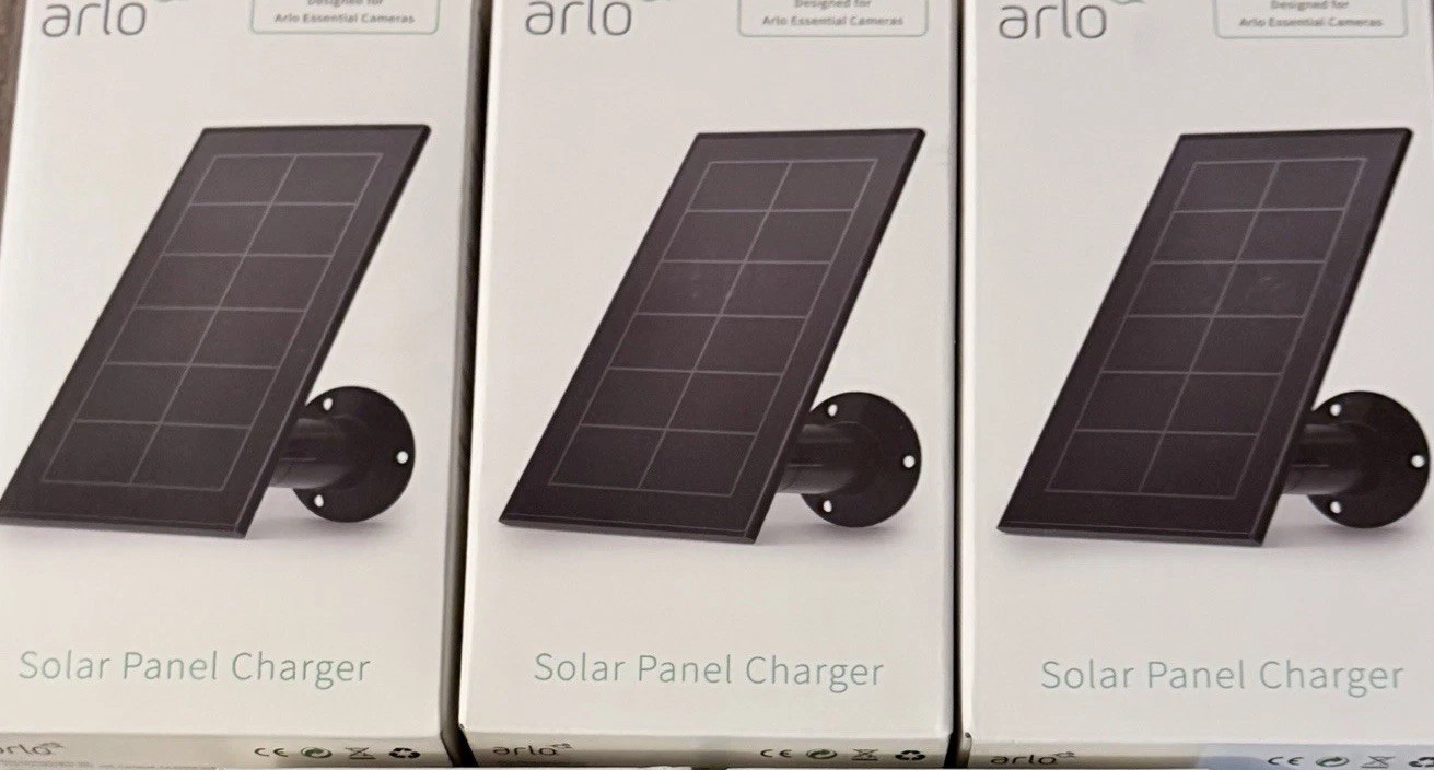 BRAND NEW NEVER USED ARLO VMA3600B SOLAR PANELS WITH MOUNTS