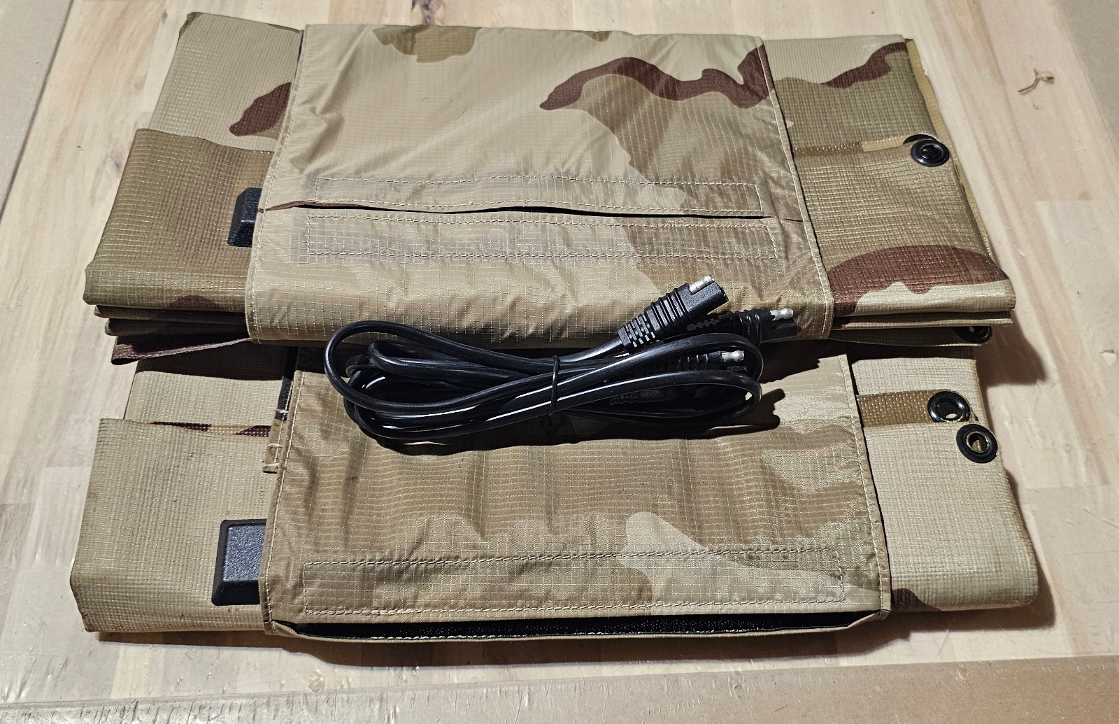 (2) Iris Tech P3 Military Folding 62 Watt Solar Panel New With (1) Splitter