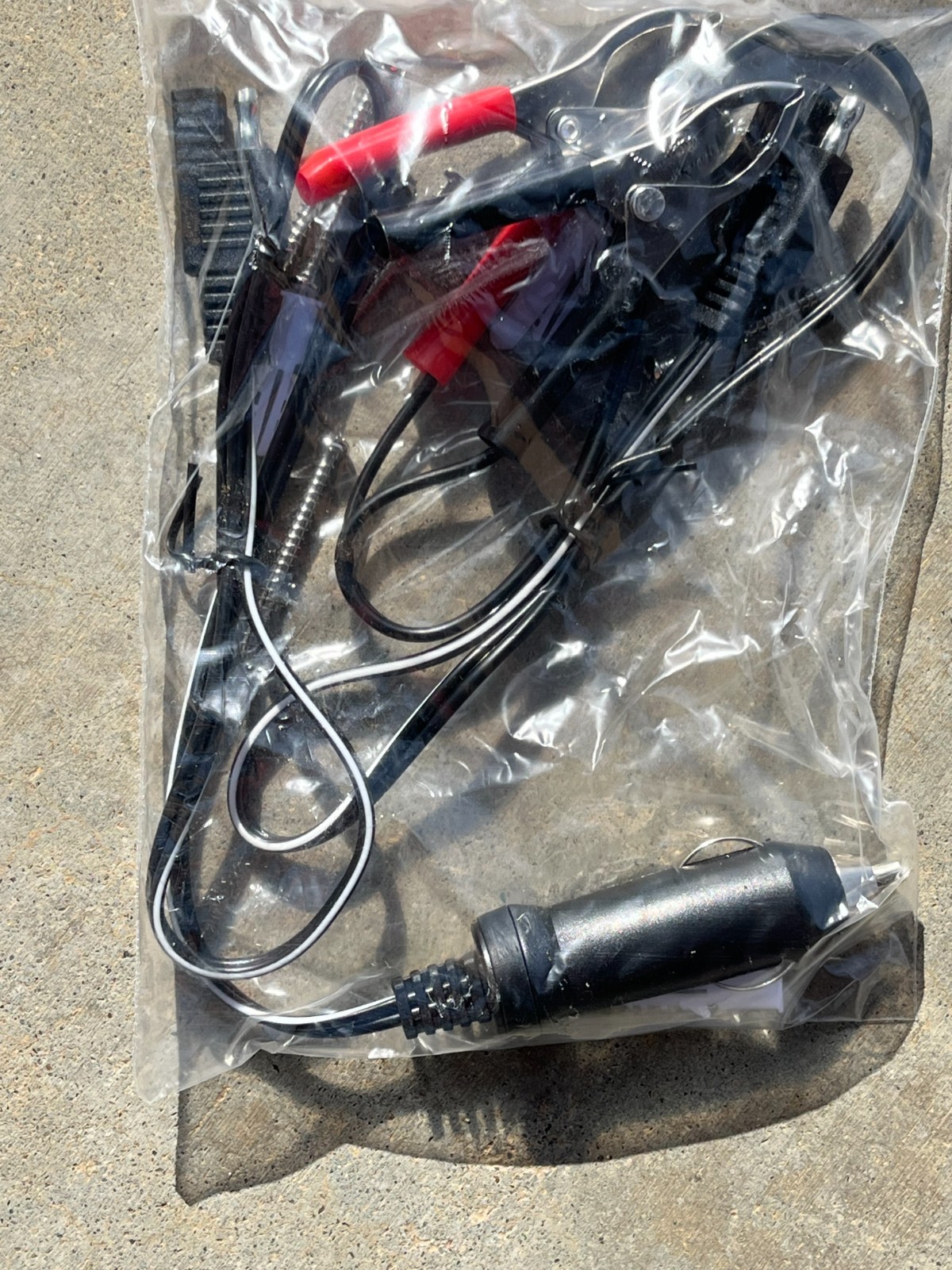 7.5-Watt Portable Waterproof Amorphous Solar Panel with connections