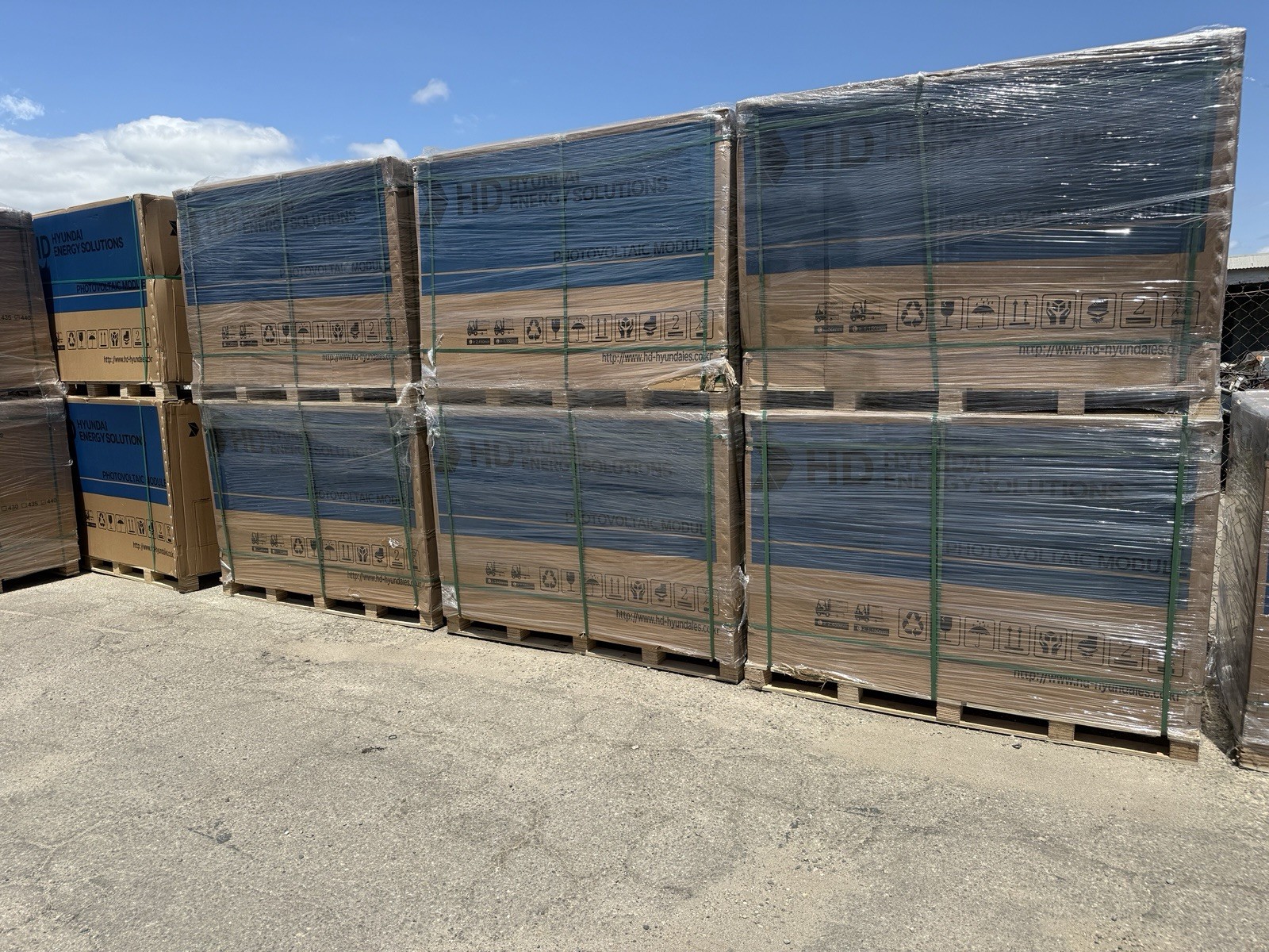 Hyundai Solar Panel HiN-T440 NF(BK). 440 Watt BiFacial Panels Brand New