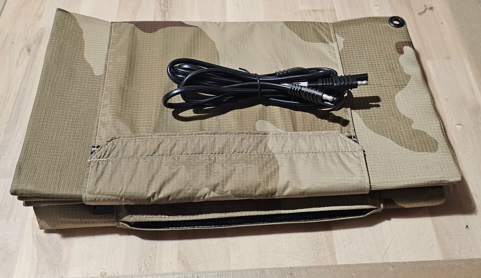 (2) Iris Tech P3 Military Folding 62 Watt Solar Panel New With (1) Splitter