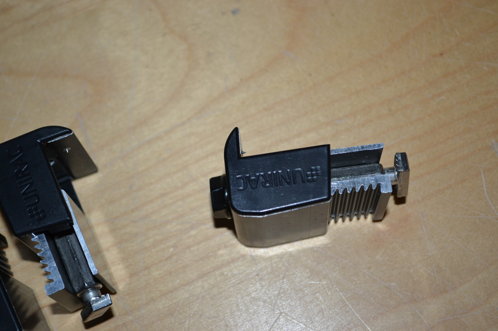 Lot of 4 ~ UniRac Solar Mount End Clamps AF 30-46mm Dark Finish ~ 302050D ~ L