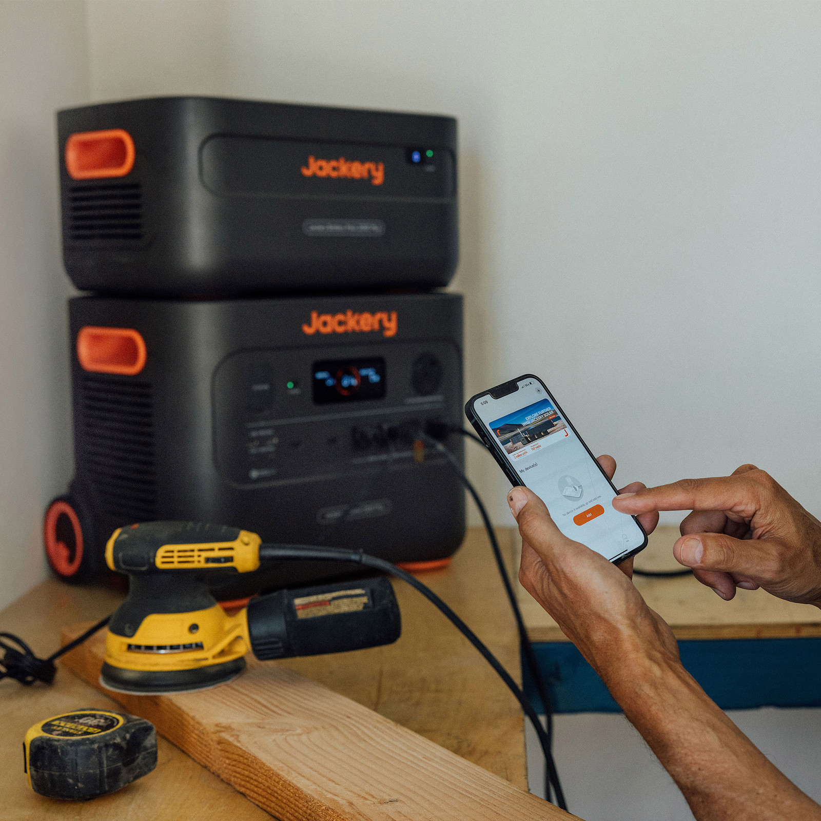 JACKERY POWER STATION EXPLORER 2000 PLUS & EXTRA BATTERY PORTABLE 1 SOLAR PANEL