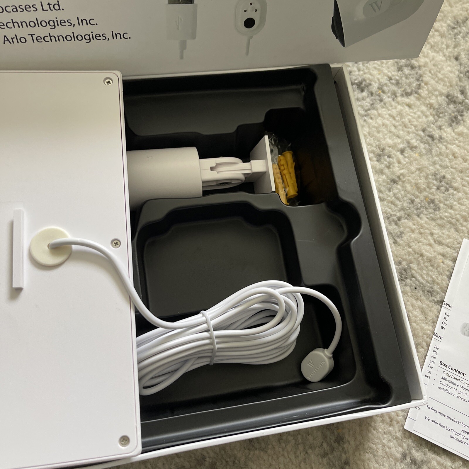 Wasserstein Bundle – Arlo 2-Pack White Solar Panel & 2-Pack 2-in-1 White