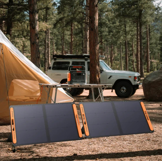 Jackery Solar Generator 1000 v2 – 1070Wh Portable Power with 100W solar panels