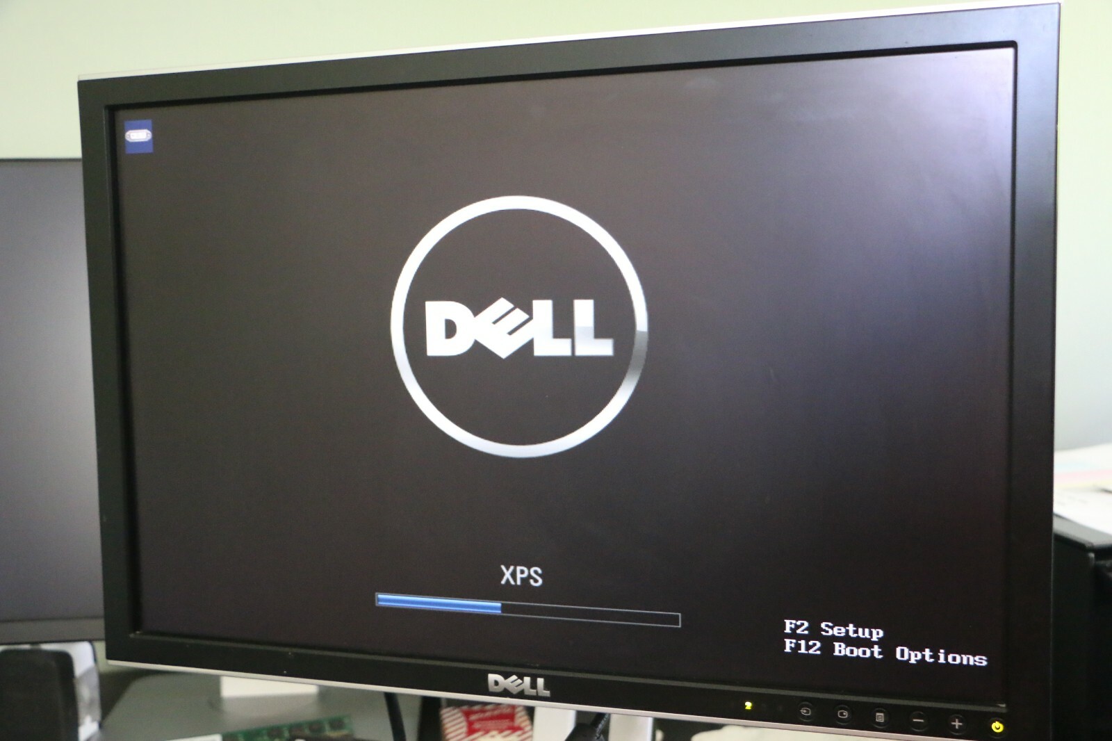 DELL 2007WFP LCD 20″ WIDESCREEN ULTRA SHARP MONITOR W/STAND NON-WORKING
