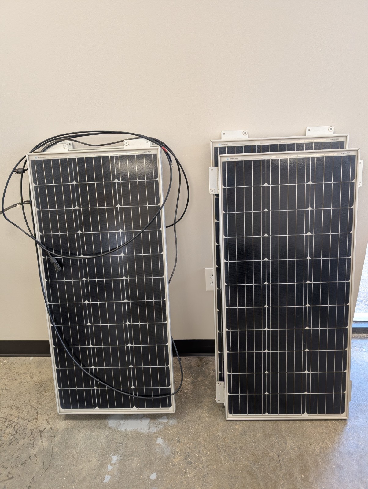 Renogy RNG-100D-SS 100W Monocrystalline Solar Panels w/ Rover MPPT Controller