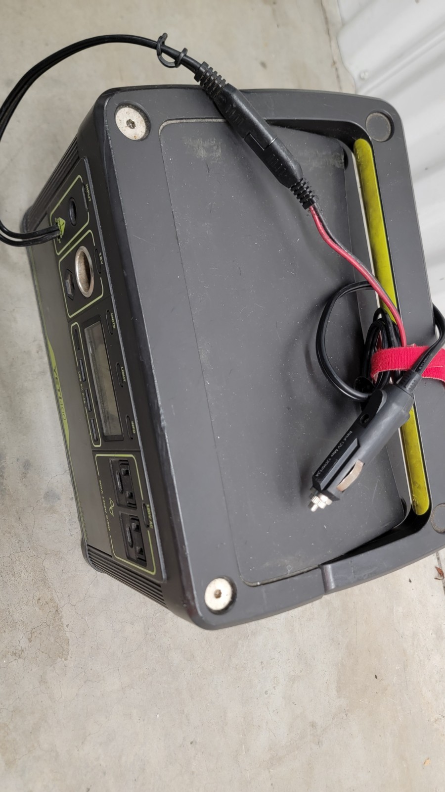 Goal Zero Yeti 400 Portable Power Station Lithium, No Charger DAMAGED WORKING