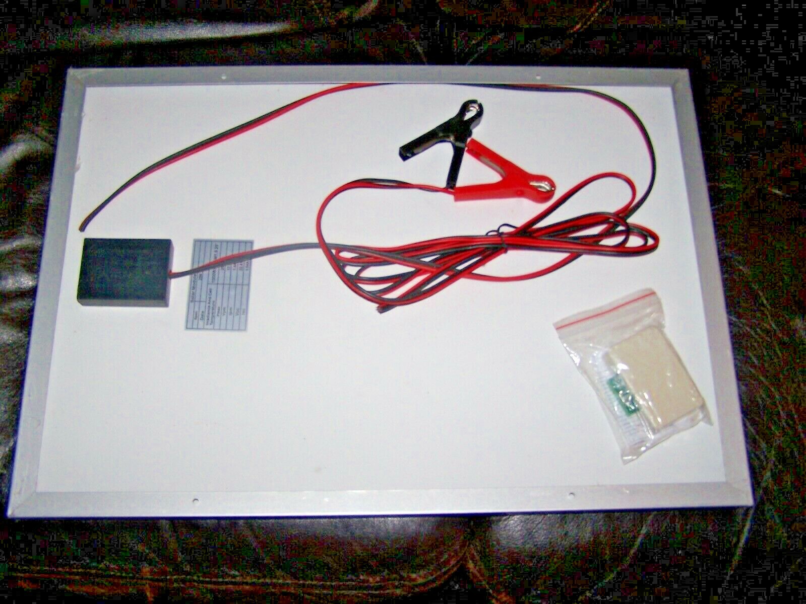 ECO-WORTHY 25 Watt Solar Module w/ Solar Charge Controller & Charging Cables NIB