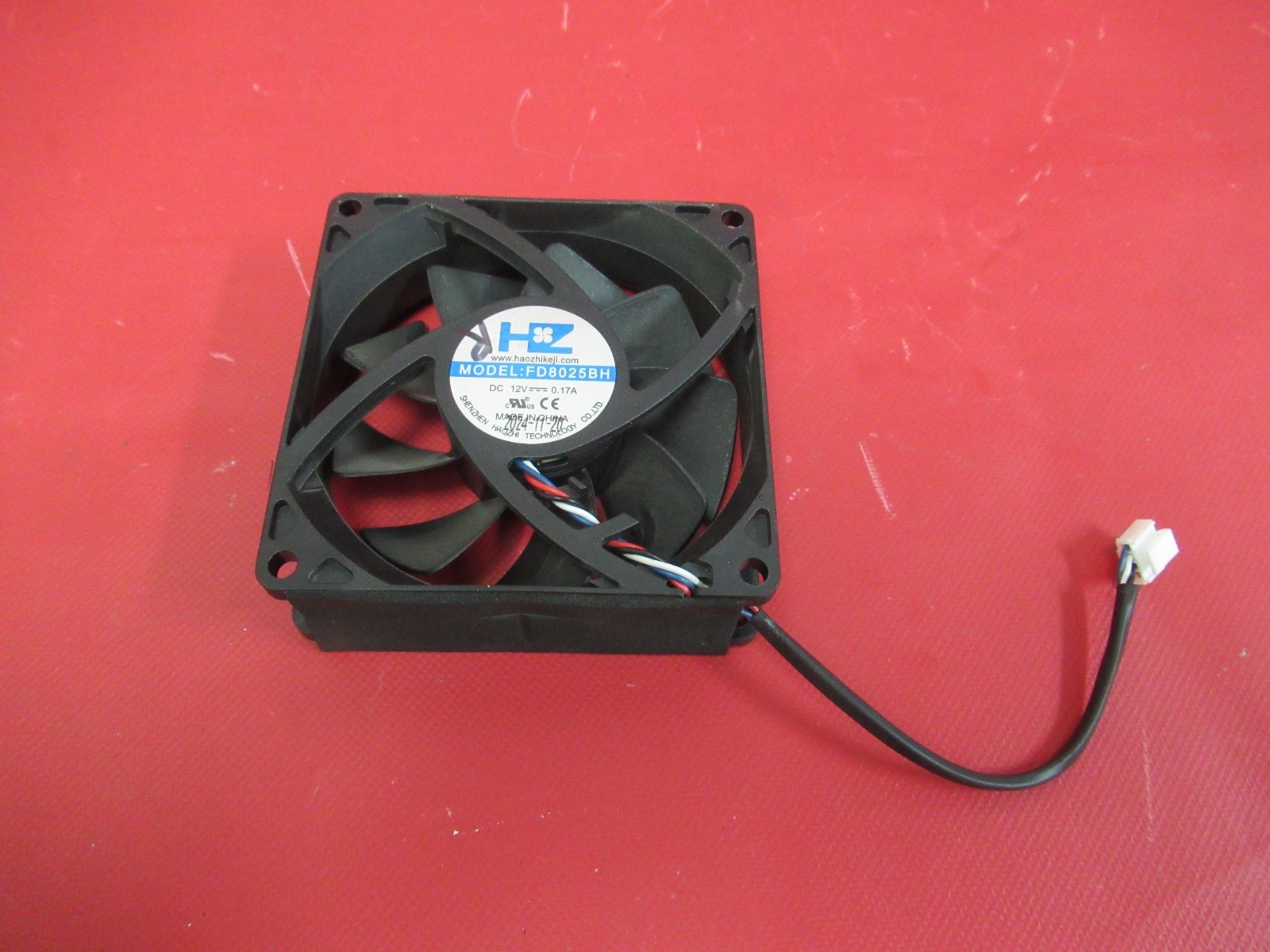 BLUETTI AC180 1800W 1152Wh Solar Portable Power Station Colling Fan Left Side !