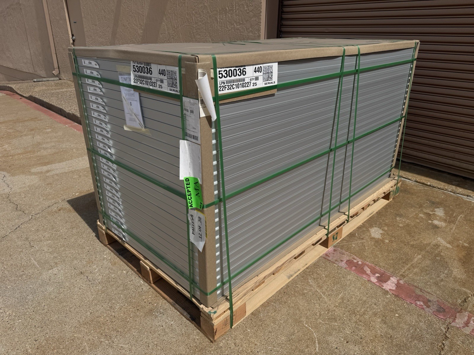 25PC Pallet of SunPower Maxeon 440W SPR-A440-COM Solar Panels