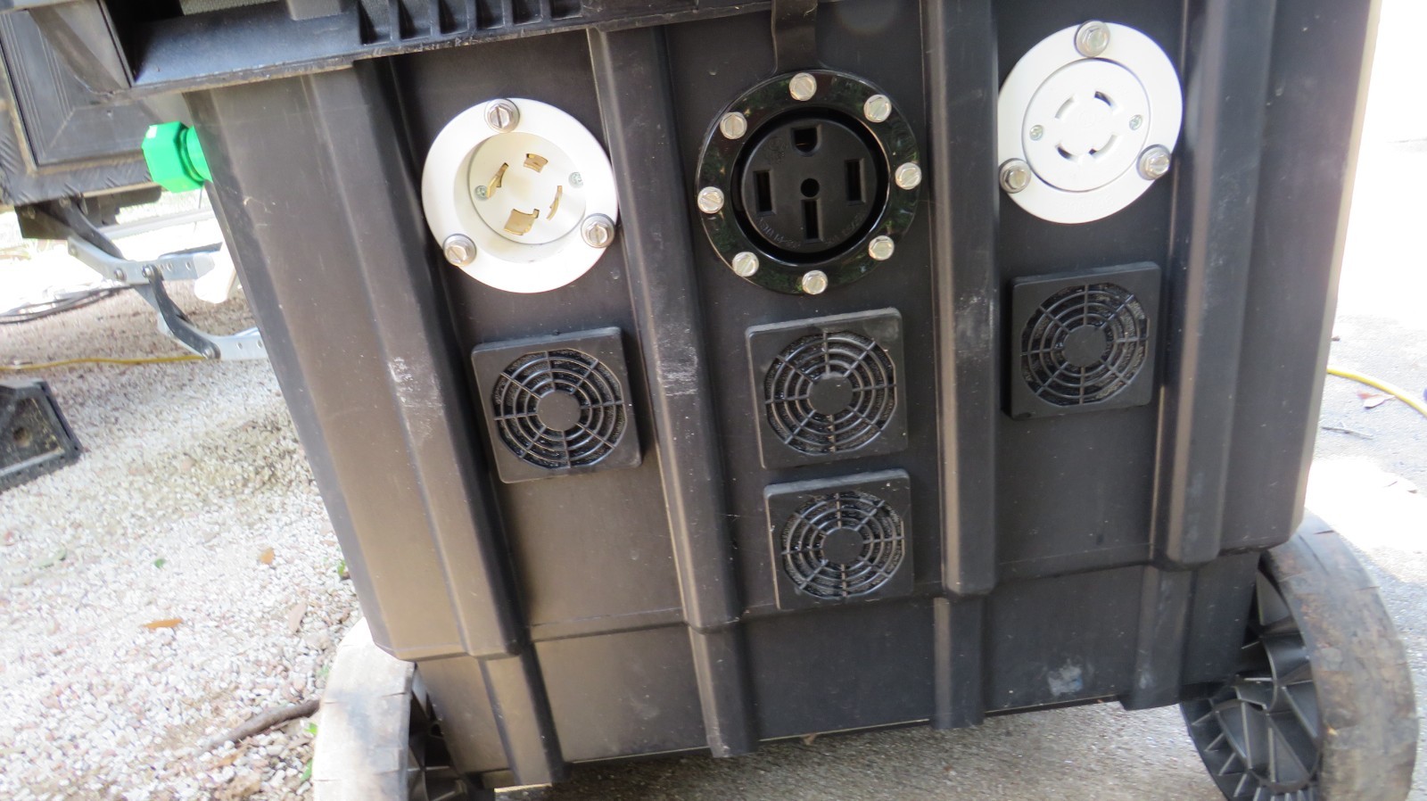 Solar Generator by Cutting Edge Power. MADE in USA. 4000W, never used