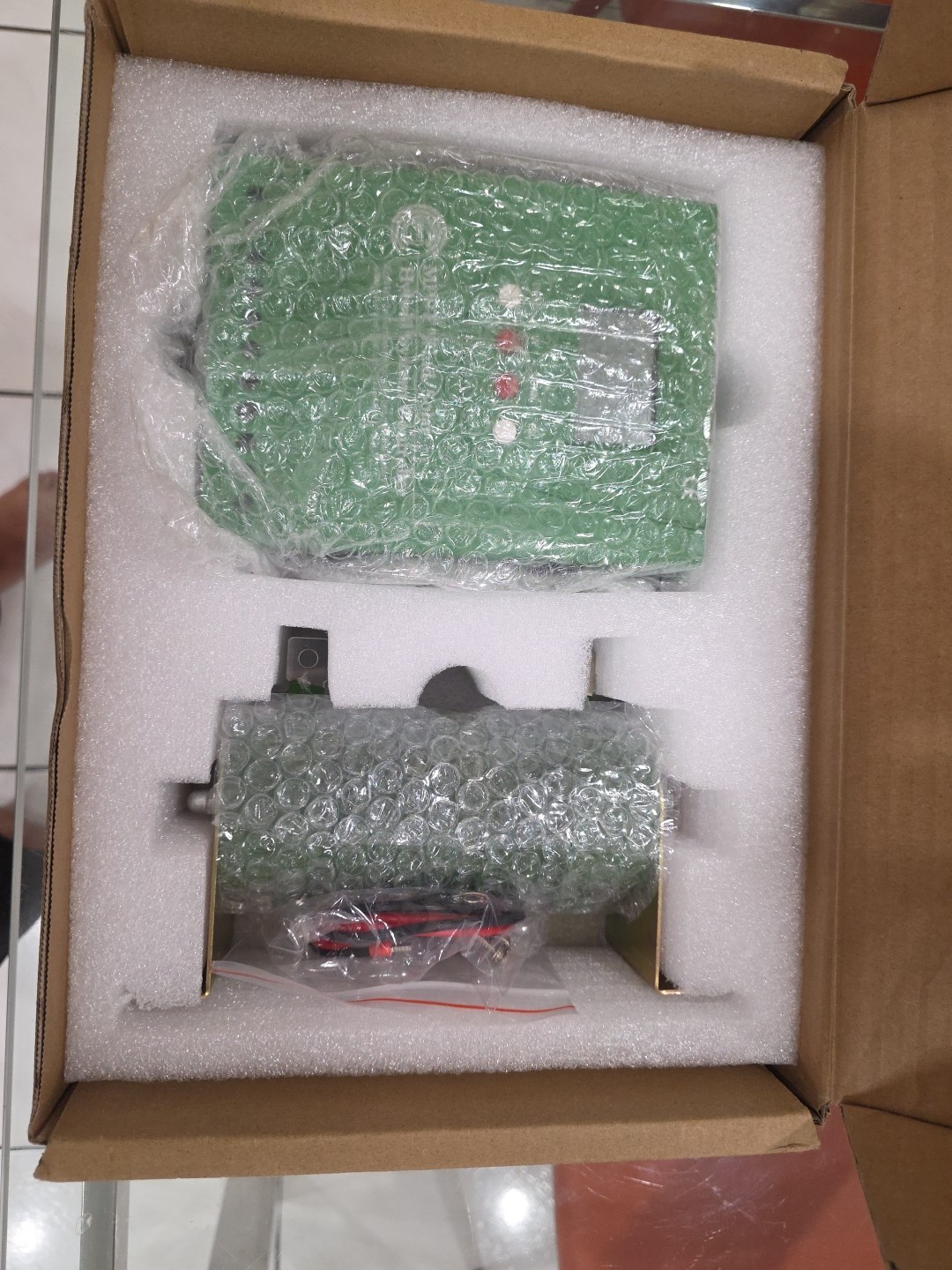FOUF Wind Solar Hybrid Charge Controller GPI48280 2800W 24V/48V MPPT LCD