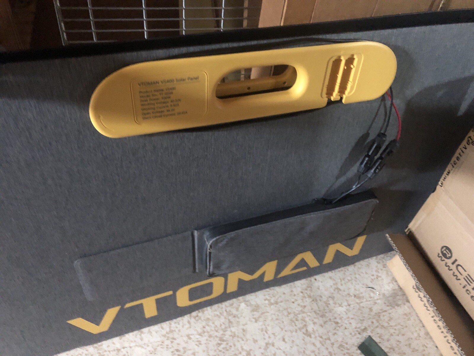 VTOMAN 1800W Portable generator + Extra Power Battery + 220volt Solar Panel