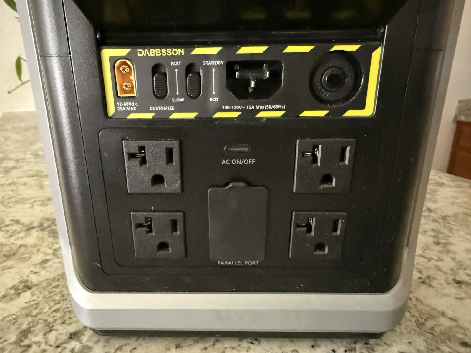 Dabbsson DBS2300 Portable Power Station with 210W Solar Panel