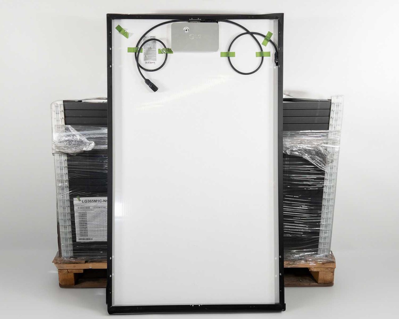 LG LG365M1C-N5(AA) NEON 2 Solar Panel 365 Watt with built in LG Microinverter