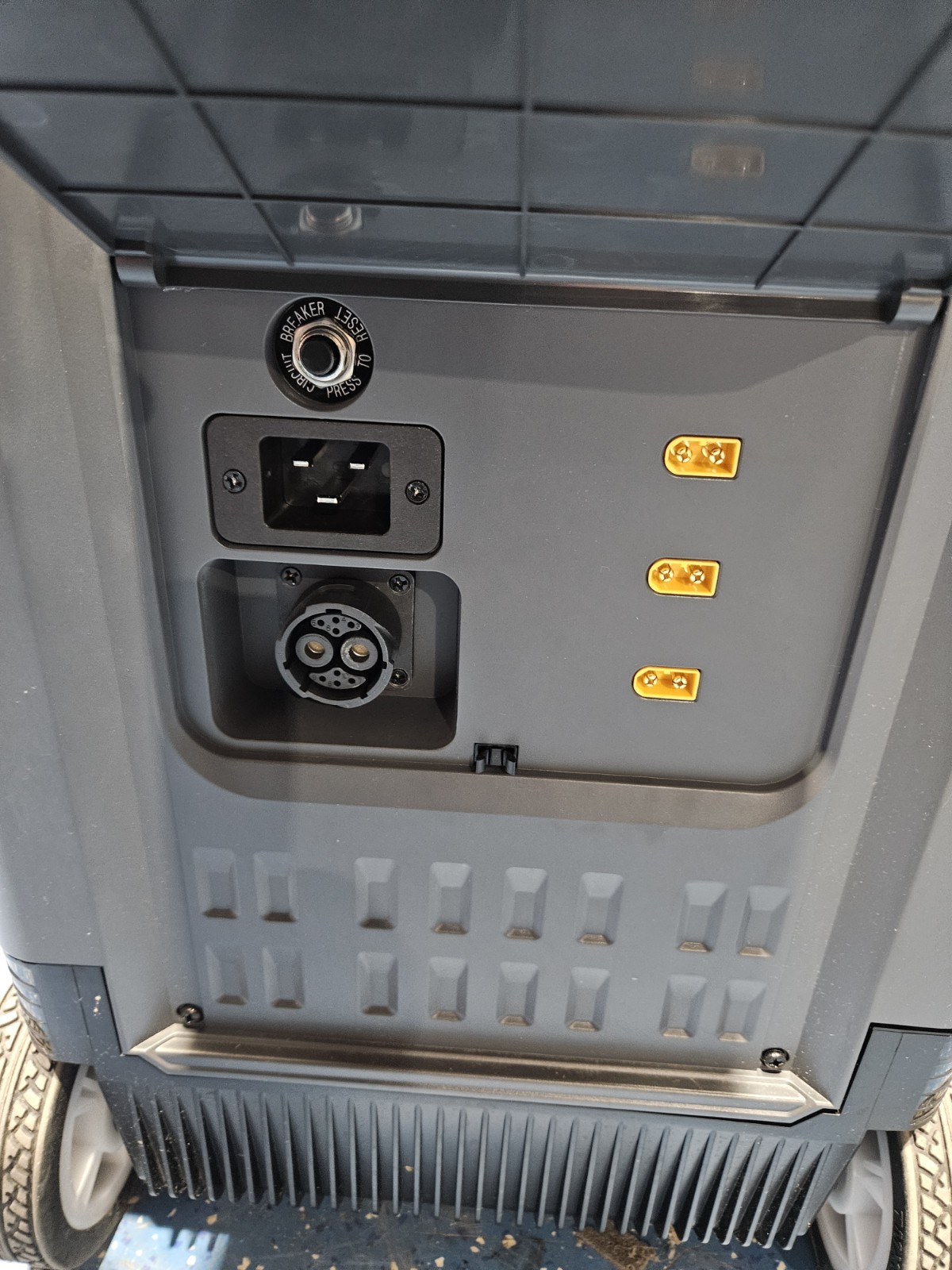 All Powers R4000 Portable Power Station + AP-SP-037 Solar Panels – PICKUP ONLY
