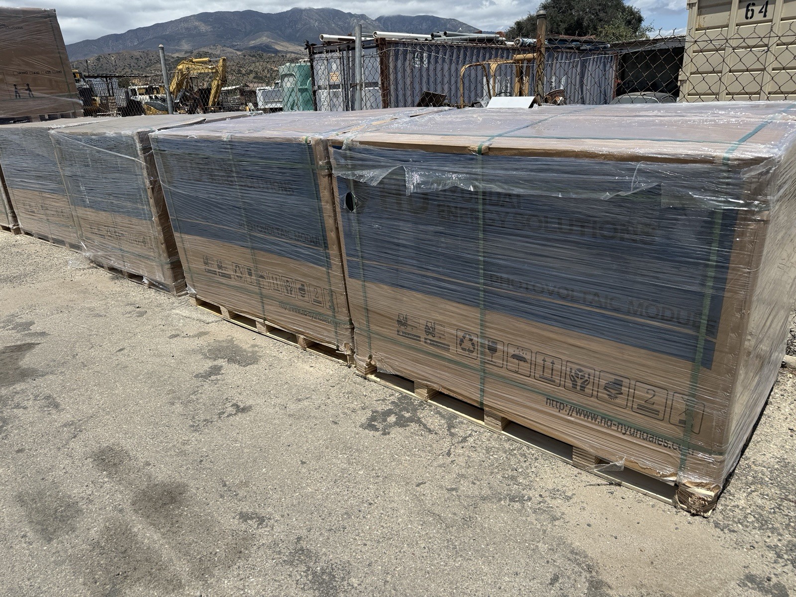 Hyundai Solar Panel HiN-T440 NF(BK). 440 Watt BiFacial Panels Brand New