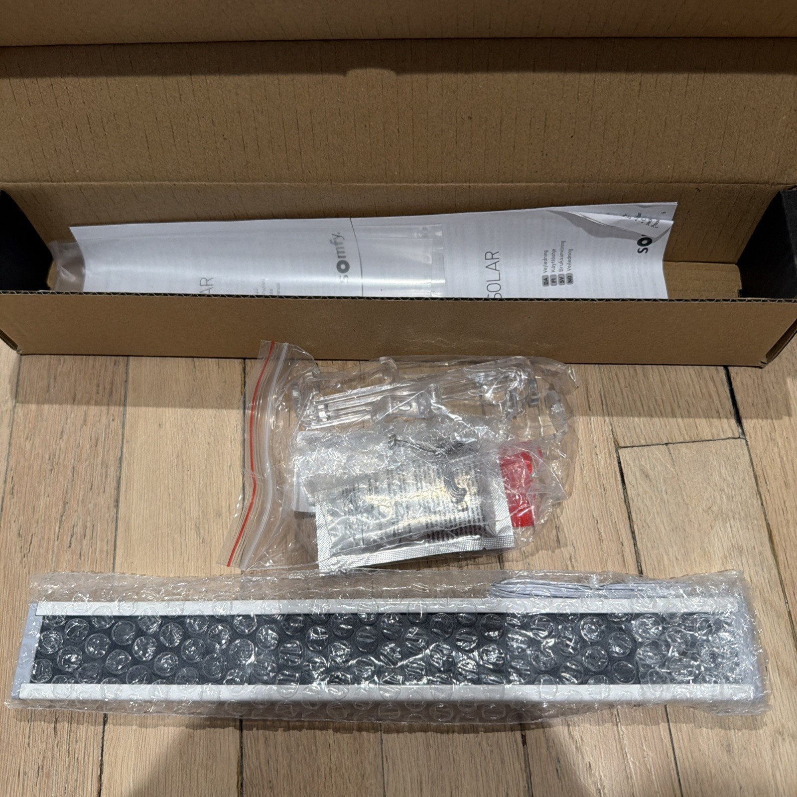 NEW Somfy 74300 Wirefree WF Li-ion Solar Panel 2-PIN model