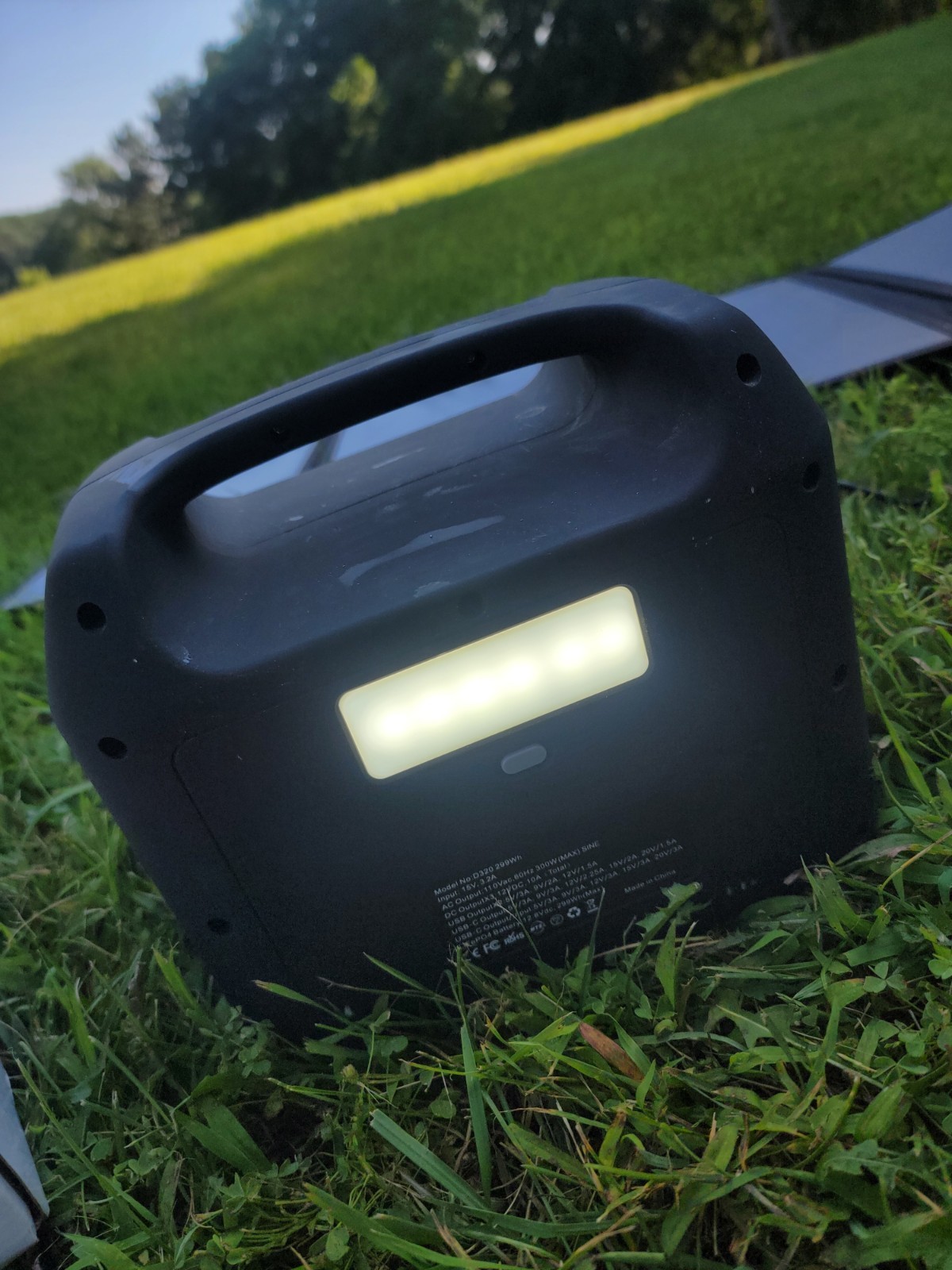 4Patriots Power Sidekick 300W Solar Generator 40W Solar Panel EUC In Box