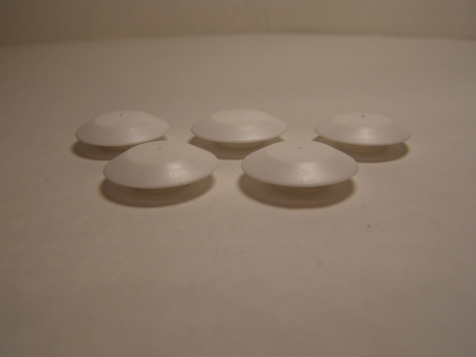 Five White Plastic HOLE PLUGS, 1/2″ Hole size, Button Plug Cap, Flush Type