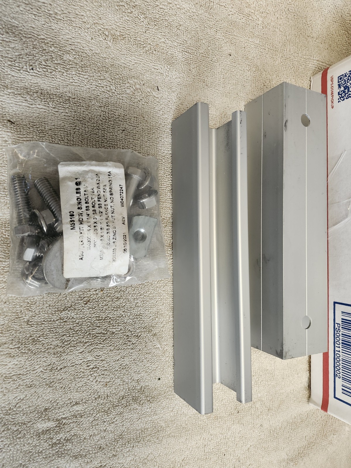 Lot of 20 Unirac 307107M Solar Mount 12″ Adjustable Tilt Leg w/ Hardware New/Box