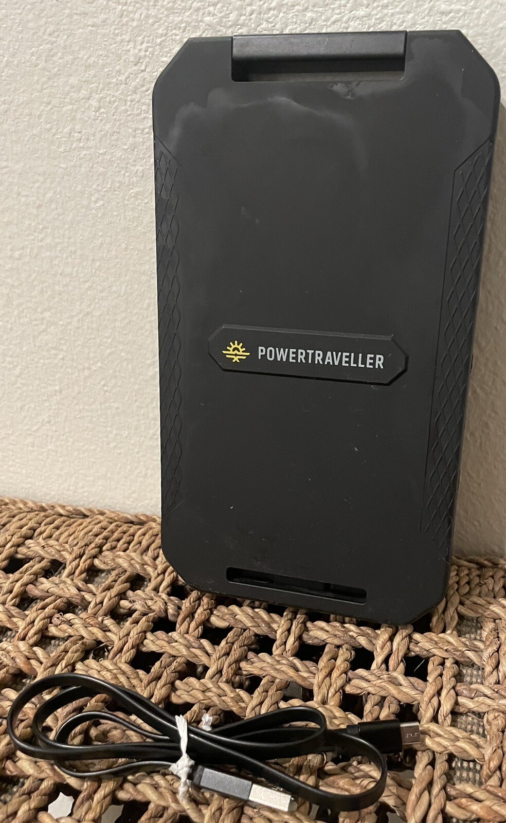 POWERTRAVELLER EXTREME SOLAR PORTABLE OUTDOOR CHARGER 5-WATT PANEL CLAMSHELL