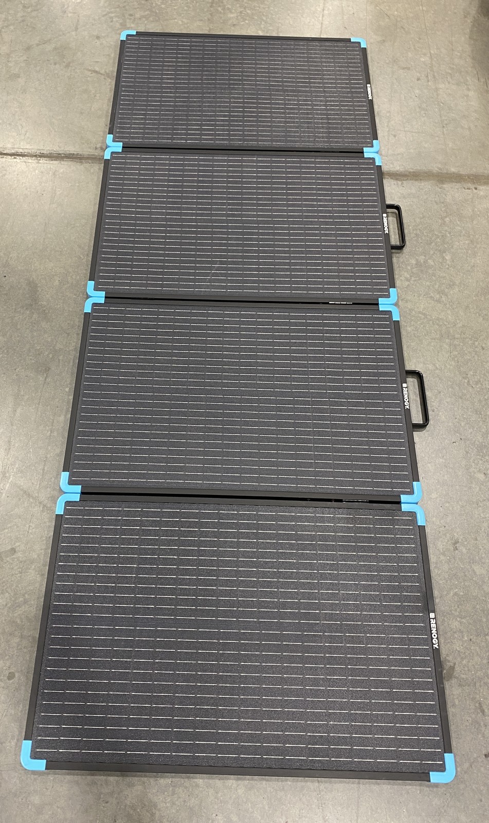 Renogy 220W Lightweight Portable Solar Suitcase RSP220LSC