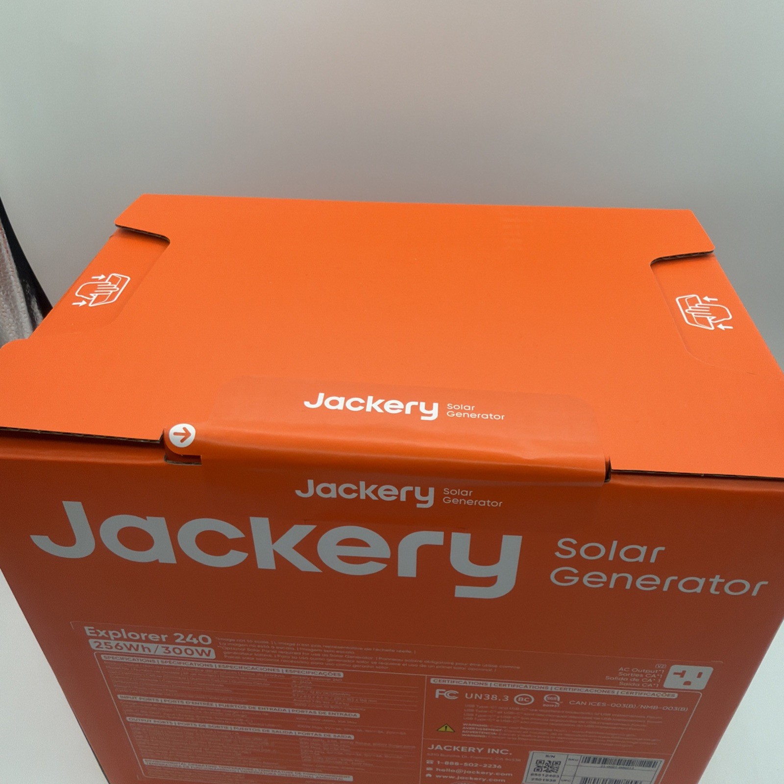 New Jackery Explorer 240 Solar Generator 256Wh/300W