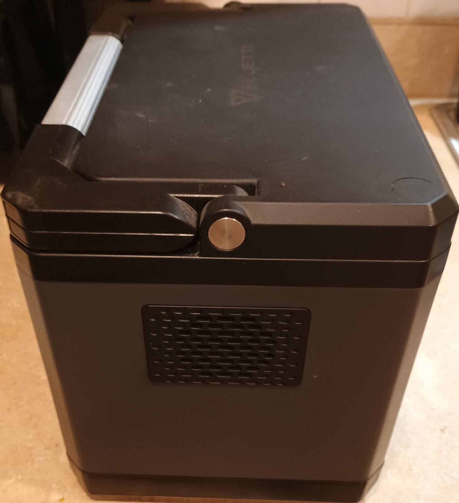 BLUETTI PS50 500Wh 300W and Pecron cart.