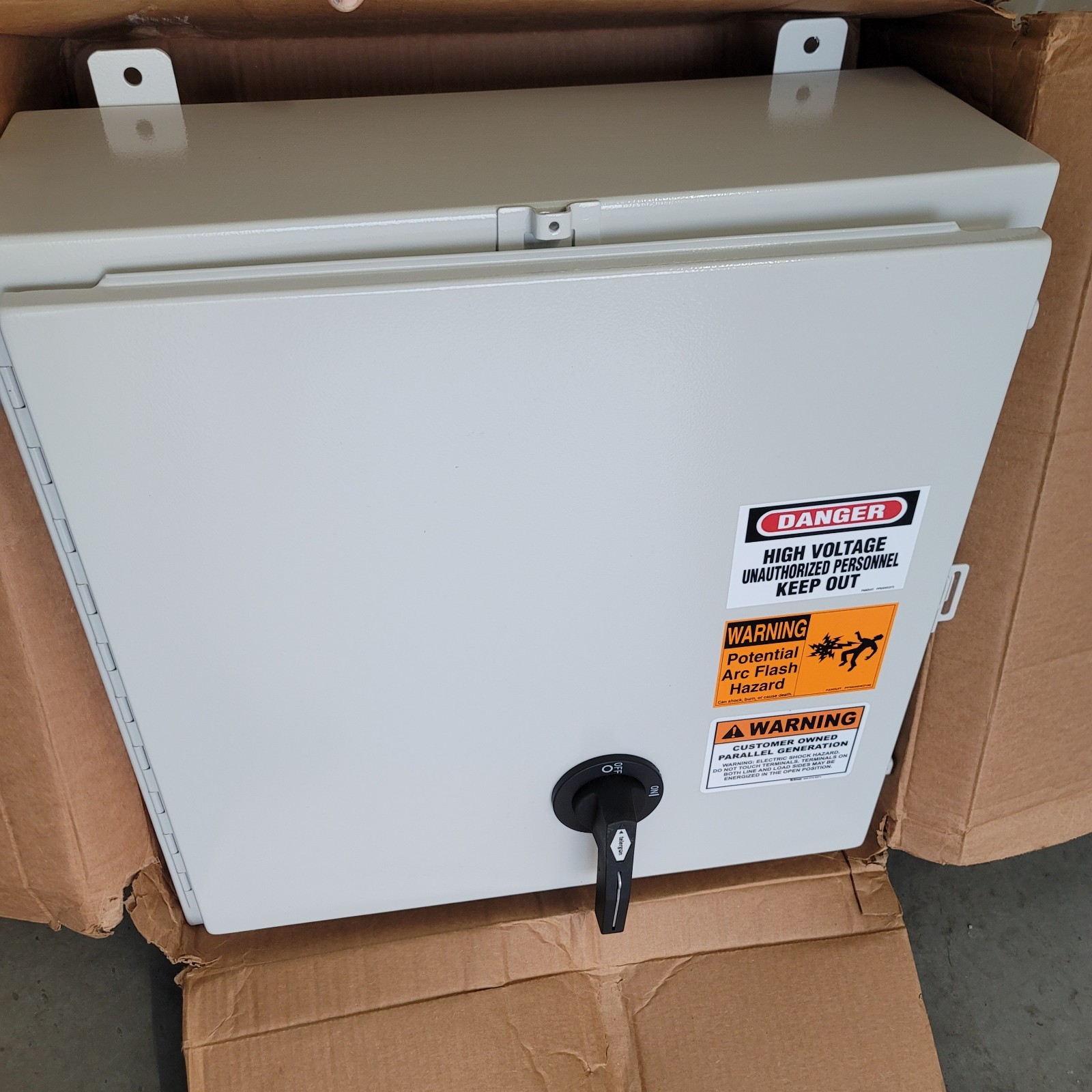NEW 600V SOLAR COMBINER DC DISCONNECT 250A 14-STRING N4 ENCLOSURE COMMERCIAL