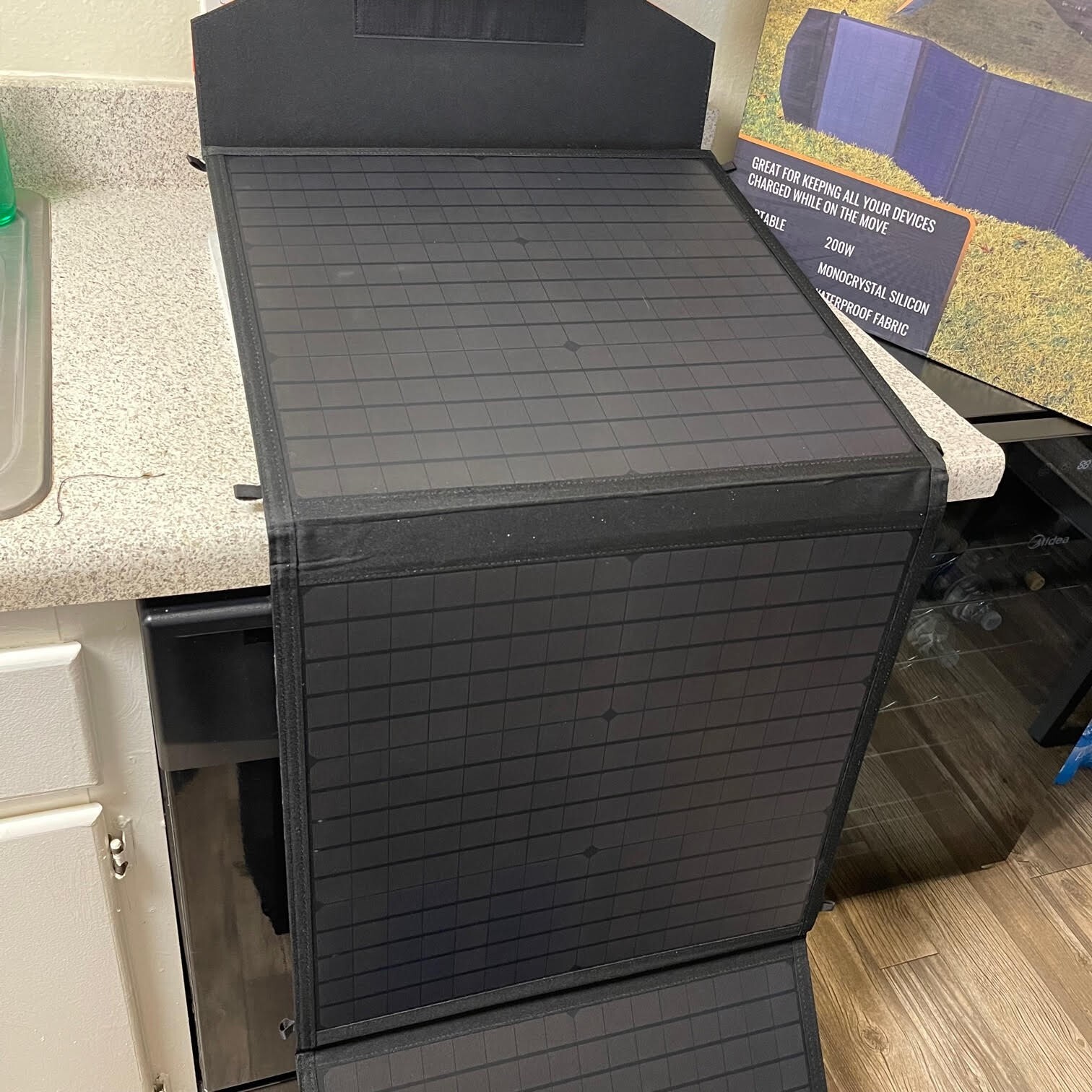 MASSIMO 200W Portable Solar Panel, Foldable, Waterproof Fabric, New (1197)