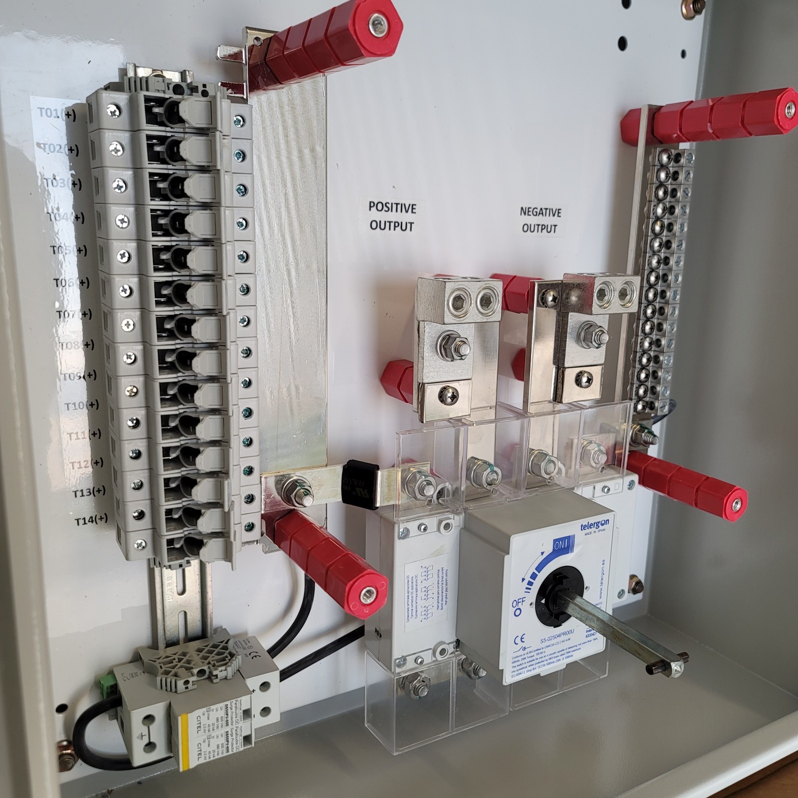 NEW 600V SOLAR COMBINER DC DISCONNECT 250A 14-STRING N4 ENCLOSURE COMMERCIAL