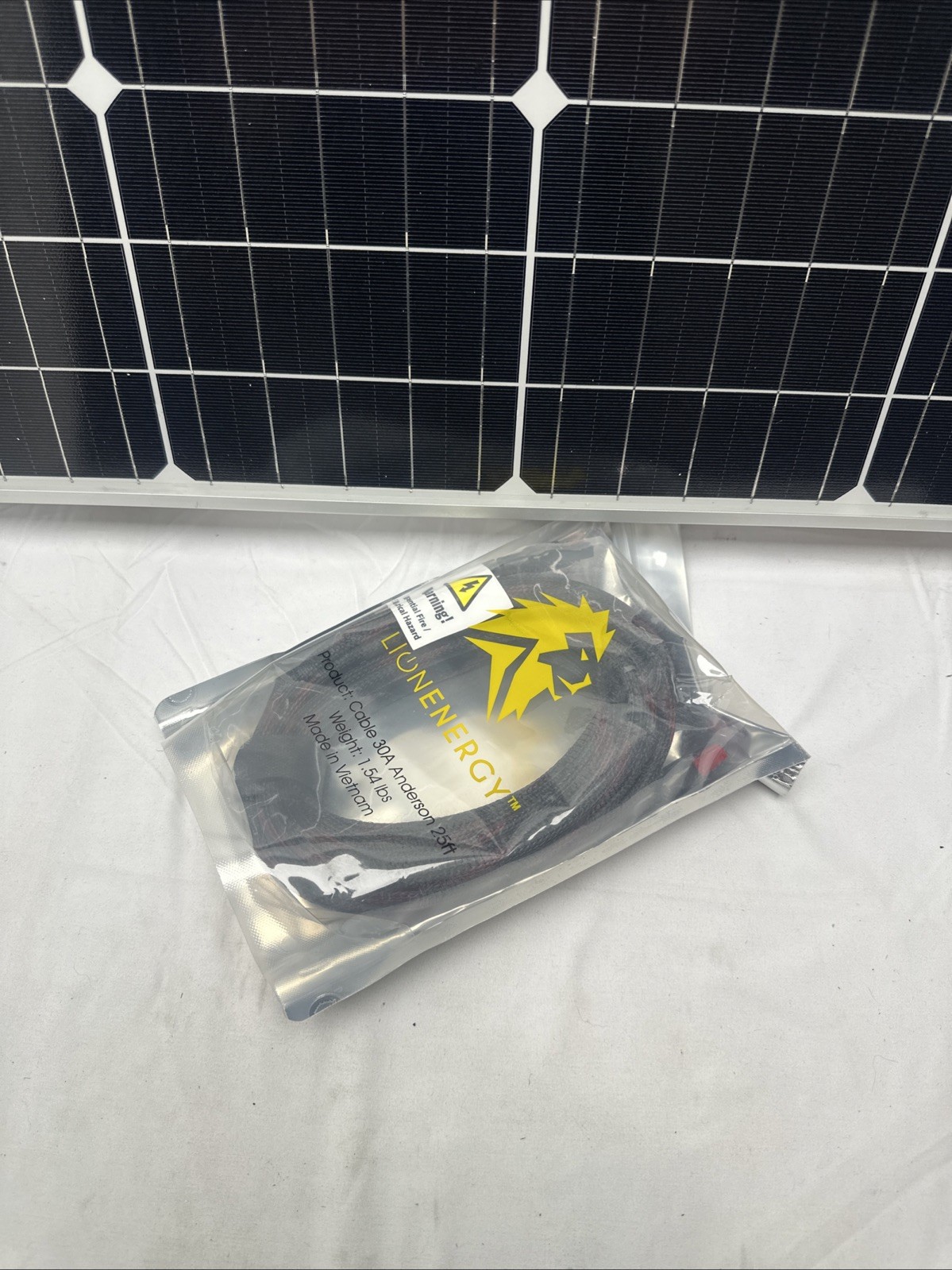 Portable Mono Solar Panel Technical specifications are in the description.LIONE.